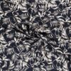 Tissu en mélange de polyester imprimé feuilles bleu marine - Van Mook Stoffen